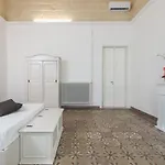 לינה וארוחת בוקר Ada & 4*