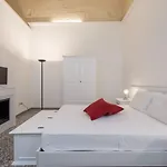 לינה וארוחת בוקר Ada &