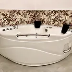 Ada & לינה וארוחת בוקר 4*