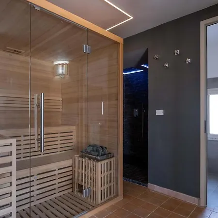 Ada & Bed & Breakfast 4*