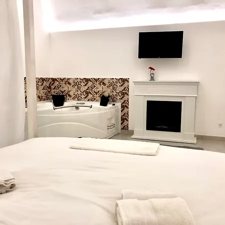 Ada & לינה וארוחת בוקר 4*