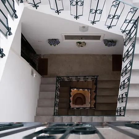 לינה וארוחת בוקר Ada &