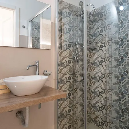 Oda ve Kahvaltı Ada & Lecce