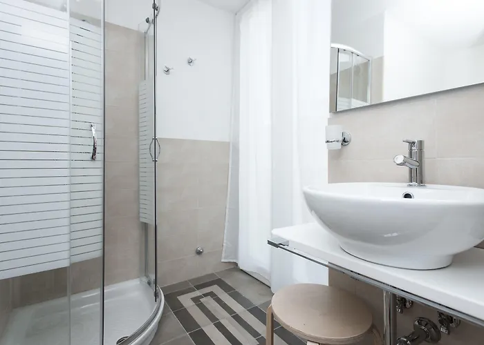 לינה וארוחת בוקר Ada &