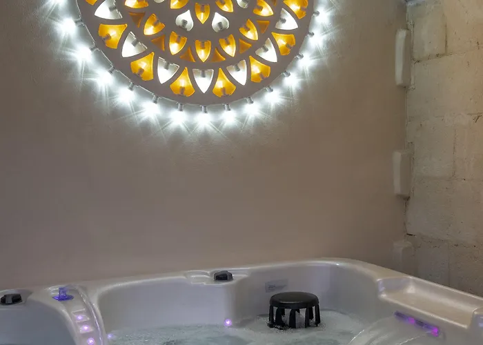 Ada & לינה וארוחת בוקר 4*